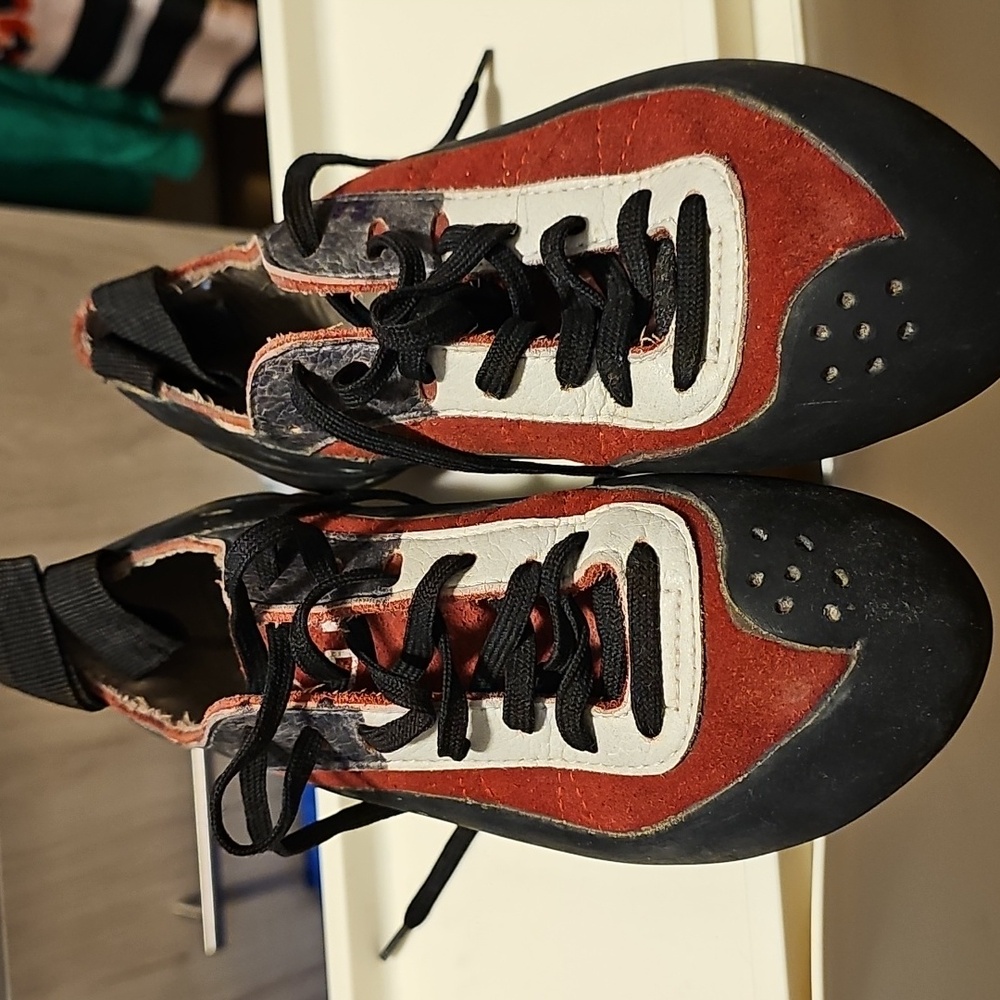 Acopa climbing shoes